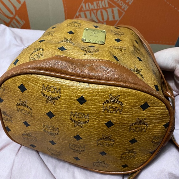 MCM BUCKET CROSSBODY BAG - Picture 4 of 10